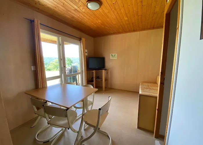 Au Bord De L’eau Chalet *